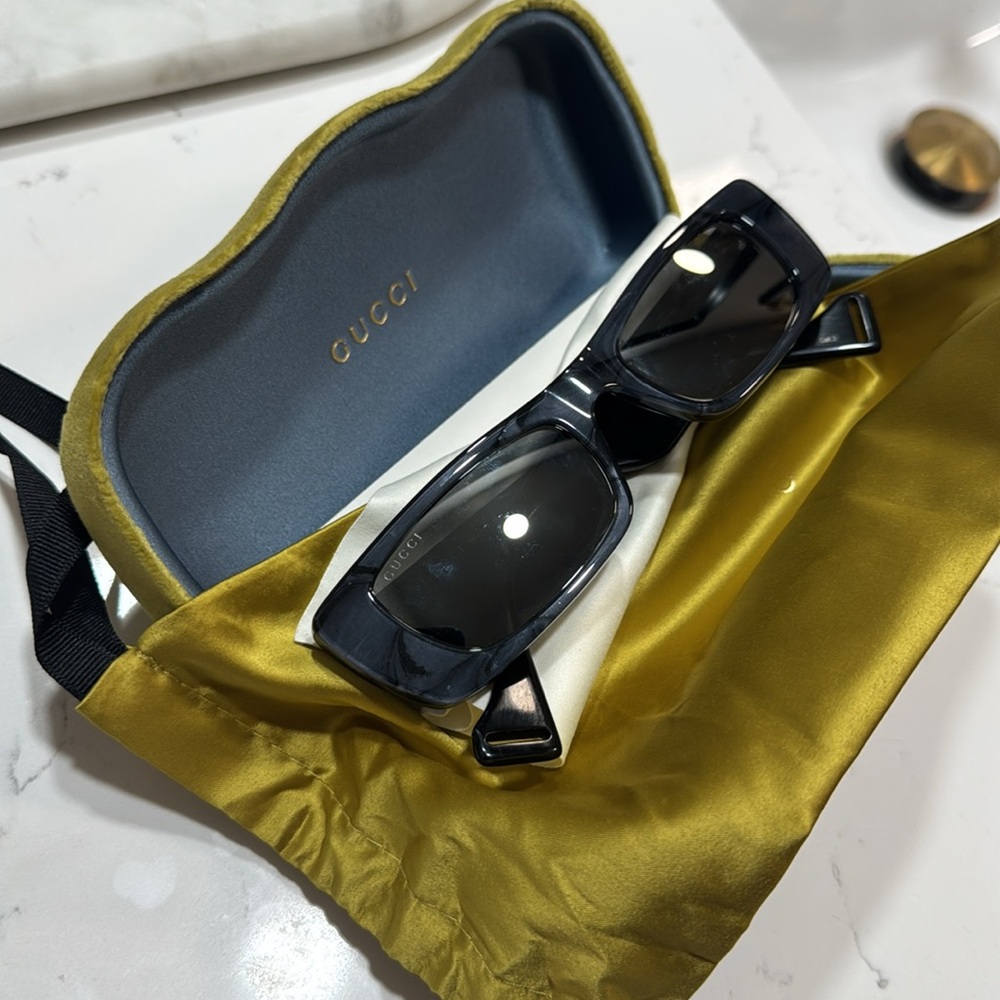 Gucci Fluo Rectangular Sunglassess - image 5